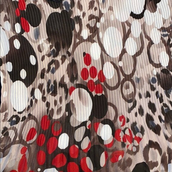 🌟🌟🌟INVESTMENTS. 3/4 SLEEVES BLOUSE. STRETCHY MATERIAL - Picture 3 of 8